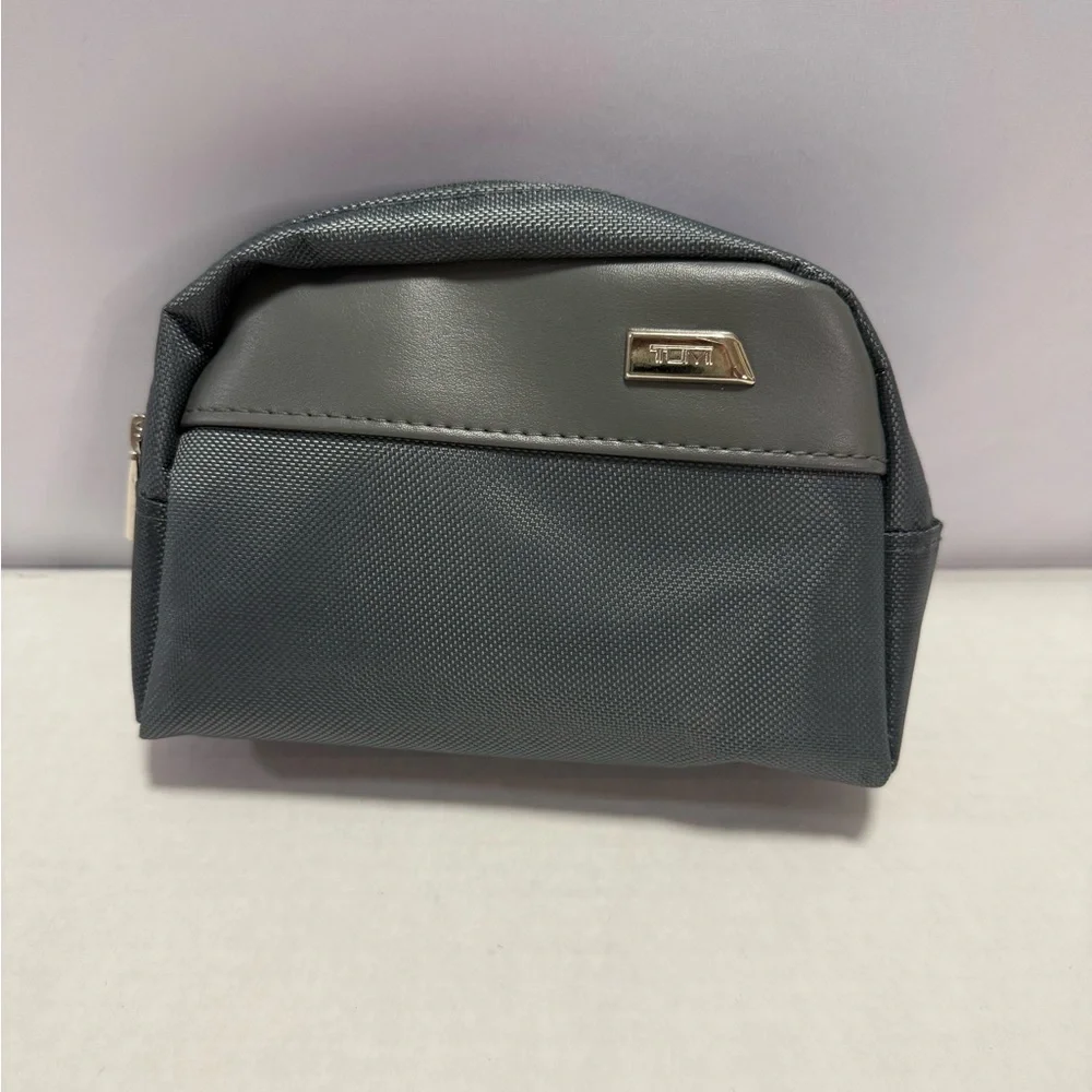 Tumi Gray Toiletry Bag Reusable Travel
